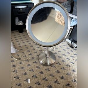Two-Sided Round Vanity Mirror with Light